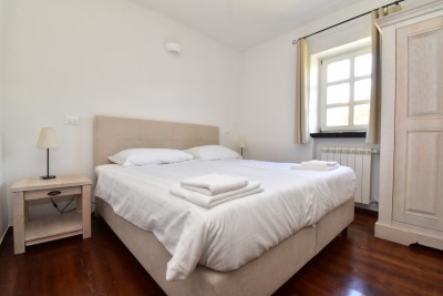 Charmante Steinvilla mit Pool und Panoramablick auf das Meer 25