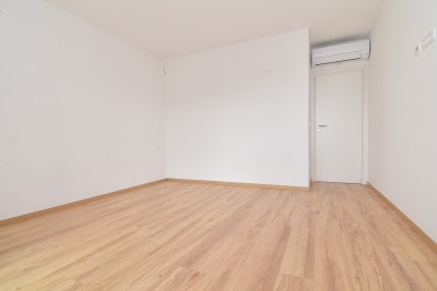 Modernes Apartment im 1. Stock mit zwei Terrassen mit Meerblick, nur 700 m vom Meer und dem Yachthafen entfernt 23