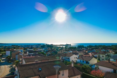 Moderno stanovanje v 2. nadstropju s fantastičnim pogledom na morje, le 700 m od morja in marine - v fazi gradnje