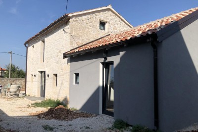 Renovated stone house in a quiet neighborhood 7