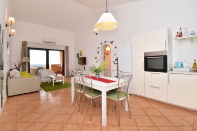 Kuća u nizu s fantastičnim panoramskim pogledom na more i zajedničkim bazenom 8