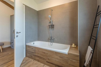 Buje okolica – elegantna kuća s bazenom i panoramskim pogledom 19