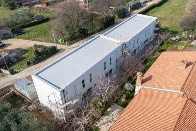 Kuća u nizu na odličnoj lokaciji s dvorištem i pogledom na more 3