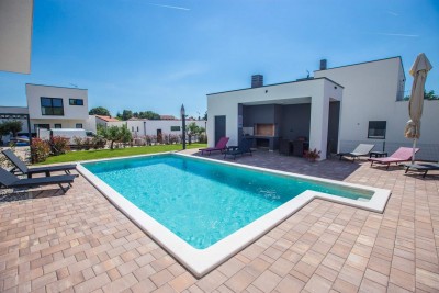 Una nuova villa moderna con piscina nelle vicinanze di Parenzo 14