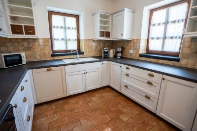 Istarska vila s bazenom u mirnom okruženju i pogledom na more 5