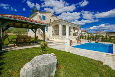 Bella villa in pietra con piscina 5