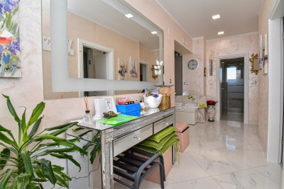 Ekskluzivna kuća na osami s bazenom i prostranom okućnicom 26