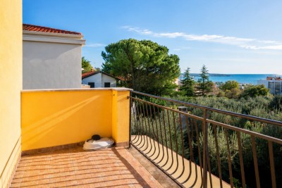 Novigrad, zwei Schlafzimmer + Galerie, Meerblick, 800 m vom Meer entfernt