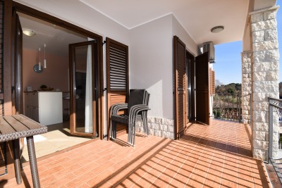 An apartment with a terrace and a view of the sea near the center in a sought-after location 11