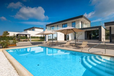 Exklusive Luxusvilla mit Pool und erstklassigem Komfort 7