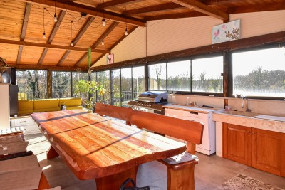 Ekskluzivna kuća – oaza mira s bazenom i garažom 32