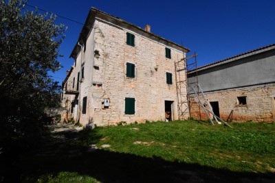 Istrian estate in a quiet location with lots of potential 3