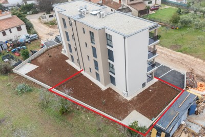 Appartamento con ampio giardino vicino al mare 18