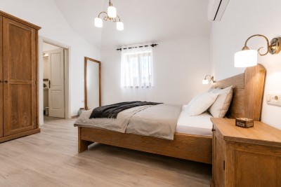 Poreč, house with 4 bedrooms and a pool 14