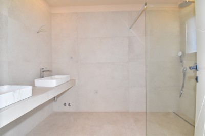 Moderna vila s bazenom i pogledom na more – okolica Poreča 251 m² + krovna terasa 87 m² 14