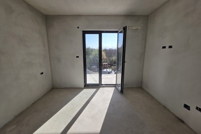 Poreč stan novogradnja 2S+DB, 1.5 km od mora, terasa, parking, podno grijanje 9