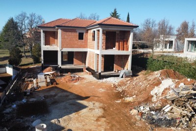 Hiša v izgradnji na mirni lokaciji - v fazi gradnje
