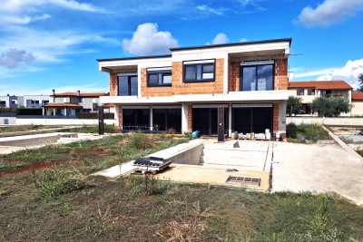 Casa bifamiliare con tre camere da letto e vista panoramica sul mare - nella fase di costruzione