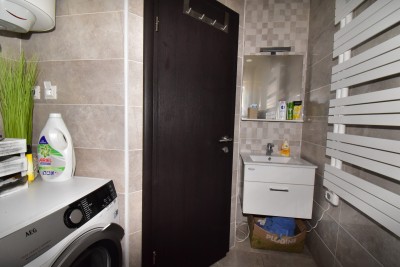 Dvoetažni stan 75,70 m² + dvorište 30 m² | 700 m od mora | podno grijanje | parking 9