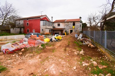 Obnovljena kamnita hiša z dvoriščem v okolici Poreča - v fazi gradnje