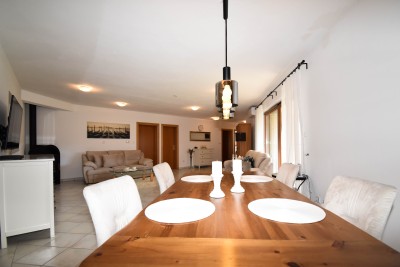 Poreč nei dintorni – ampia casa con 3 appartamenti, grande giardino e potenziale per piscina 15