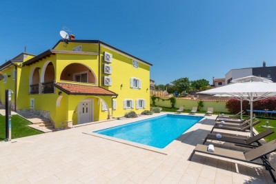Comfortable apartment house with pool near Porec