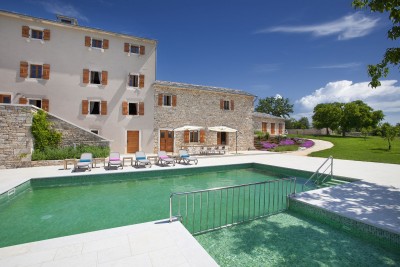 An authentic Istrian estate located on a spacious plot of land 3