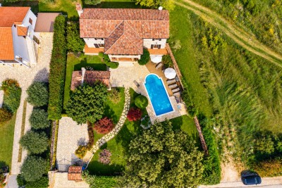Poreč okolica, predivna kamena vila sa velikim vrtom 37