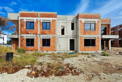 Luxury apartment with a yard in a great location - under construction