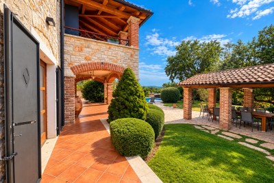 Poreč okolica, predivna kamena vila sa velikim vrtom 2