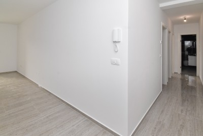 Modernes Apartment im 1. Stock mit zwei Terrassen mit Meerblick, nur 700 m vom Meer und dem Yachthafen entfernt 25