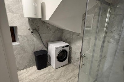 Šarmantna kamena kuća u nizu s pogledom na more 9