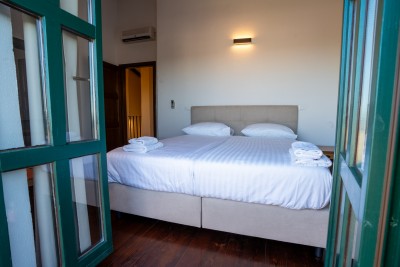 Mediteranska vila s prostranim vrtom i bazenom 39