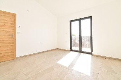 Mediteranska kamena vila s panoramskim pogledom i prostranim dvorištem 29