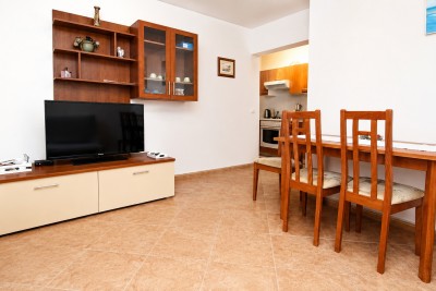 Novigrad – Dva apartmana u jednom stanu u zgradi s bazenom 6
