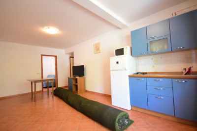 Opportunity! Apartment with 4 bedrooms and separate kitchen and laundry 11