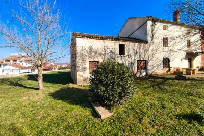 Istrian property with a lot of potential within easy reach of beautiful Rovinj 9