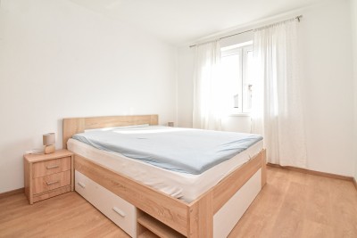 Prostran stan u centru grada s pogledom na more, svega 100 m od mora 15