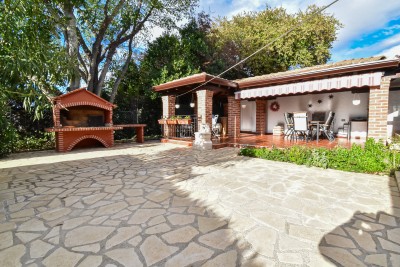 Casa con due appartamenti e un bel curato cortile 35