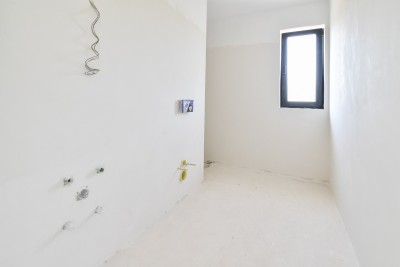 Moderna kuća s bazenom i vrhunskom opremom 15