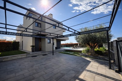 Poreč-Luksuzna vila s pogledom na more500 m od plaže, wellness i rooftop jacuzzi 9