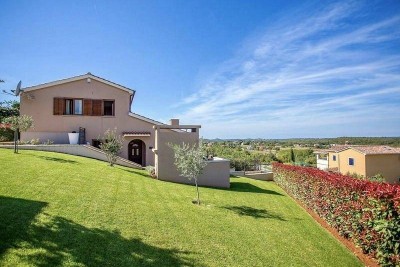 Poreč okolica – samostojeća kuća s bazenom i pogledom na more