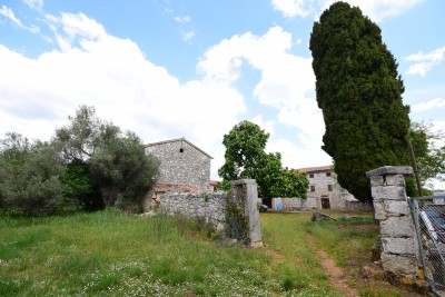 Beautiful Istrian smaller with 2 residential buildings and a large garden 18