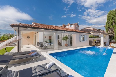 House with swimming pool near Poreč 1