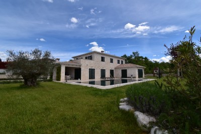 Eine wunderschöne Villa in der Nähe von Poreč mit Meerblick 8