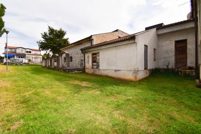 A large estate in the style of a castle with a lot of potential not far from the center of Poreč - under construction 13