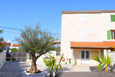 Renovated Istrian stone house, the last in a row, with a jacuzzi 3