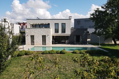 Modern villa 2 km from the city center and the sea 6