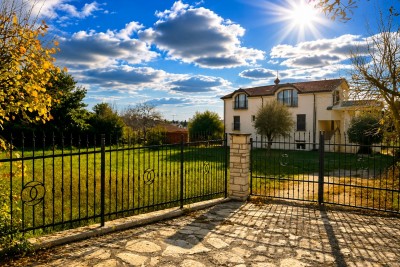 Umag – Investicijska prilika! Kuća s građevinskim zemljištem, 100 m od mora 6