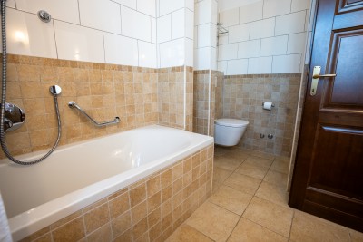 Mediteranska vila s prostranim vrtom i bazenom 46